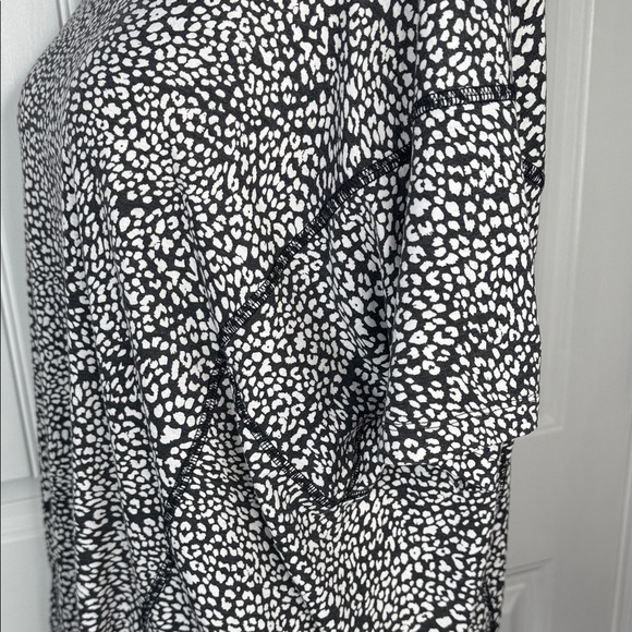Lou & Grey Top Stitch Cheetah Print Jersey Tee Sz XL - Picture 5 of 11
